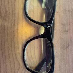 Ulleres, segons ha informat Pathé Arnhem mitjançant iLost