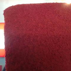 スカーフ Red がiLostで MEININGER Hotel Milano Lambrate によって報告されました