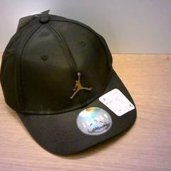 Keps, rapporterat av Bobbejaanland med iLost