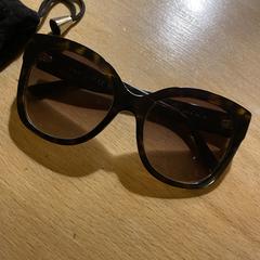 Zonnebril op sterkte (Vogue), iLost'a bildirildiği gibi