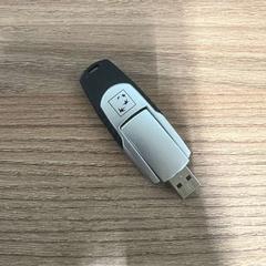 Chiavetta usb Silver/Plastic, come riportato da Vrije Universiteit Brussel (VUB) utilizzando iLost