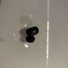 Fülhallgató, amint azt Room Mate Bruno az iLost segítségével jelentette.