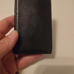 Card holder sir Latiffe from France، كما تم الإبلاغ عنه عبر iLost