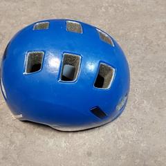 Various - Fietshelm Blauw, as reported by Centraal magazijn using iLost