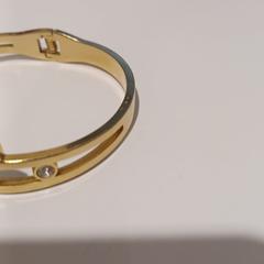 Pulsera dorada, a été signalé par RÍO Shopping - Valladolid utilisant iLost