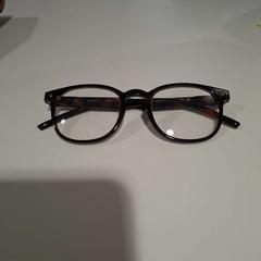 Lentes brown +2.00, segundo informou TU/e - Receptie Atlas usando iLost
