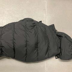 Casaco Black, como reportado por Vienna House Easy by Wyndham Amsterdam Airport utilizando o iLost