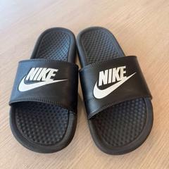Sandály Nike, jak nahlášeno Van Heugten Tours pomocí iLost