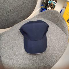 Casquette, a été signalé par IKEA Paris - Italie Deux utilisant iLost