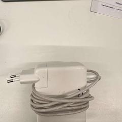 Laddare Apple USB C, rapporterat av BANKS Antwerp med iLost