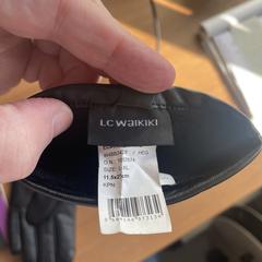 zwarte handschoenen - maat L-XL metk LC Waikiki, ha sido reportado a iLost