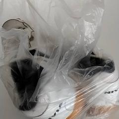 가방 Wit plastiek, iLost를 사용하여 Regio Antwerpen - Brussel에 보고됨