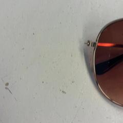 Sunglasses, as reported by HTM using iLost