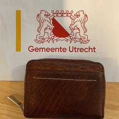 Bruine portomonnee Bruin, zoals gemeld door Gemeente Utrecht met iLost