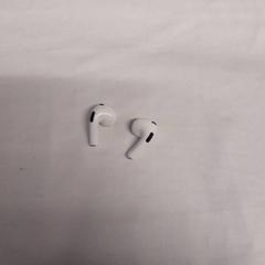 Earbud Apple، كما تم الإبلاغ عنه بواسطة Grand Hotel Amrath Kurhaus عبر iLost