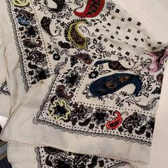 Choker Beige motif bandana, as reported by IKEA Bayonne Ametzondo using iLost