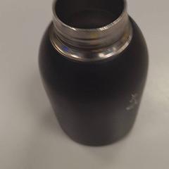 飲用カップ Zwart がiLostで Vrije Universiteit Amsterdam によって報告されました