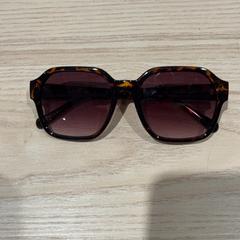 Sluneční brýle, jak nahlášeno IKEA Kållered pomocí iLost