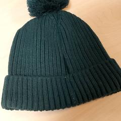 Roupa - Muts groen, segundo informou Regio Oost-Vlaanderen usando iLost