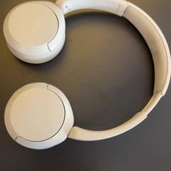 Fejhallgató White, amint azt MEININGER Hotel Dresden Zentrum az iLost segítségével jelentette.