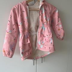 유아잠바 Roze eenhoorn jas, iLost를 사용하여 Regio Limburg - Leuven에 보고됨