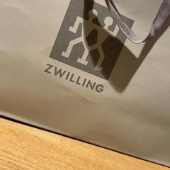 Purchase zwilling, amint azt Designer Outlet Roermond az iLost segítségével jelentette.