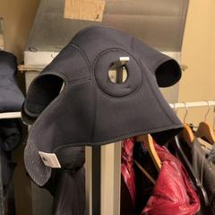 Cinturino posteriore Neopreen bandage, come riportato da KABUL à GoGo / Teatro utilizzando iLost