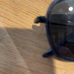 Occhiali da sole, come riportato da Designer Outlet Roermond utilizzando iLost