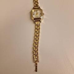 Eskumuturreko erlojua, gisa salatu by HvA Amstelcampus iLost erabiliz