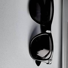 Zonnebril zwart met zwarte glazen, zoals gemeld door Centraal magazijn met iLost