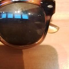 Des lunettes de soleil, a été signalé par Beekse Bergen Resorts en Hotel utilisant iLost