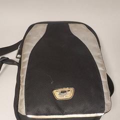 Taška - Schoudertas Cardinas, ako bolo nahlásené Centraal magazijn pomocou iLost