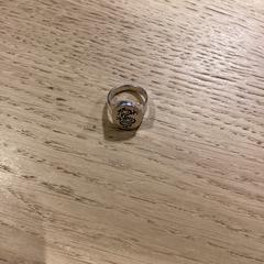 Prsten, jak nahlášeno Poppodium 013 pomocí iLost