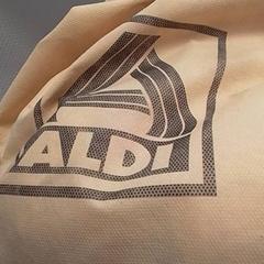 İLost kullanarak Qbuzz Fryslân tarafından bildirildiği gibi Çanta Beige , Aldi