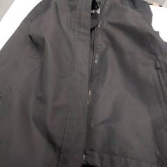 Veste Noir, a été signalé par IKEA Clermont Ferrand utilisant iLost