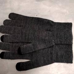 Suéter Zwart/ grijs, ha sido reportado por Arriva Friesland / Groningen con iLost