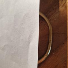 Goudkleurige armband, jak bylo nahlášeno na iLost