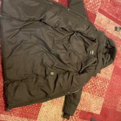 Jaqueta Zwart, segons ha informat Pathé Schiedam mitjançant iLost