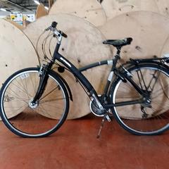 Bicicleta de senhora B-twin Zwart, como reportado por Fietsdepot Hasselt utilizando o iLost