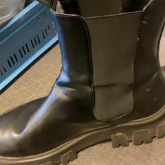 Scarpa Leather boots, come riportato da MEININGER Hotel Brussels City Center utilizzando iLost