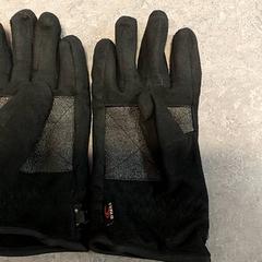 Ropa - Handschoenen, ha sido reportado por Regio Oost-Vlaanderen con iLost