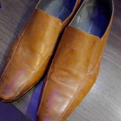 Scarpa, come riportato da Leonardo Royal Hotel Amsterdam utilizzando iLost