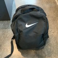 Motxilla Nike zwart, segons ha informat Gemeente Amsterdam mitjançant iLost