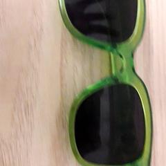 Óculos de sol, como reportado por IKEA Breda utilizando o iLost