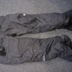 Lyžařské kalhoty, jak nahlášeno SnowWorld Landgraaf pomocí iLost