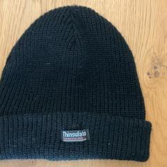 Čiapka Farbe: schwarz; Material: 100% Acryl, ako bolo nahlásené Schönbrunn "Group Center" pomocou iLost