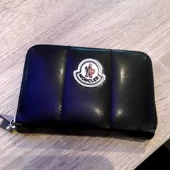 Portfele Asanova, zgłoszono przez EBS Tramplein przy użyciu iLost