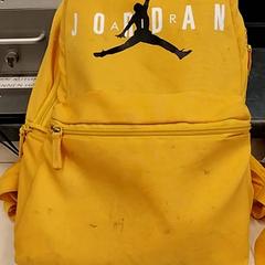 Mochila Geel, como reportado por Arriva Limburg Zuid utilizando o iLost