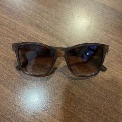 نظارات شمسية Brown، كما تم الإبلاغ عنه بواسطة Leonardo Hotel Amsterdam Rembrandtpark عبر iLost