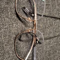 안경, iLost를 사용하여 IKEA Paris Nord Roissy에 보고됨